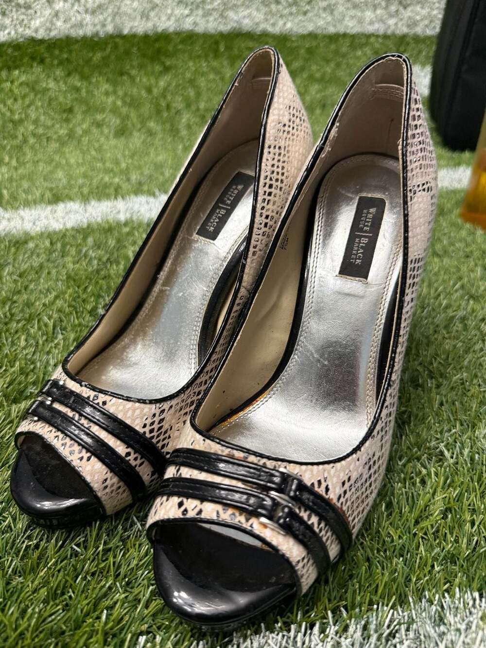 White House Black Market Blaire Peep Toe High Heel Pumps Snake Print Size 7.5M